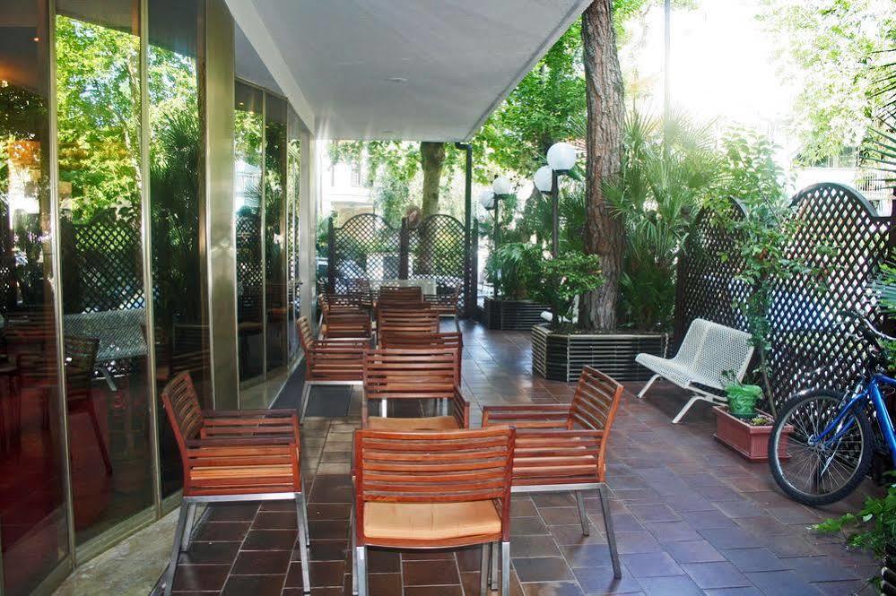 Hotel Saint Tropez Riccione Exterior foto