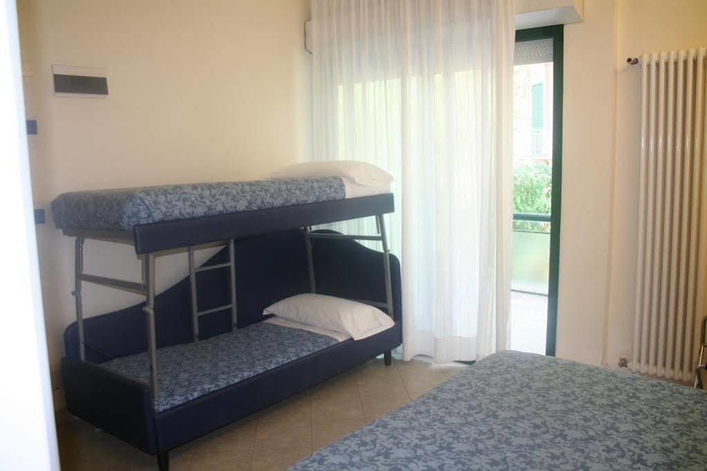 Hotel Saint Tropez Riccione Exterior foto
