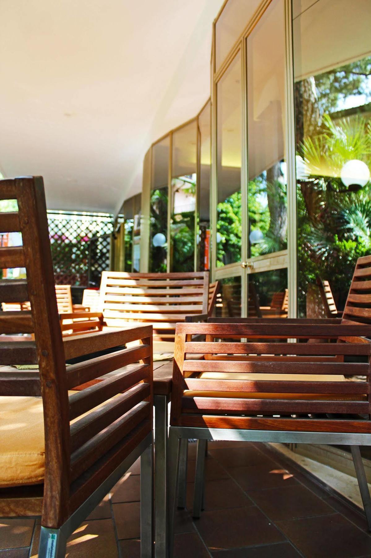 Hotel Saint Tropez Riccione Exterior foto