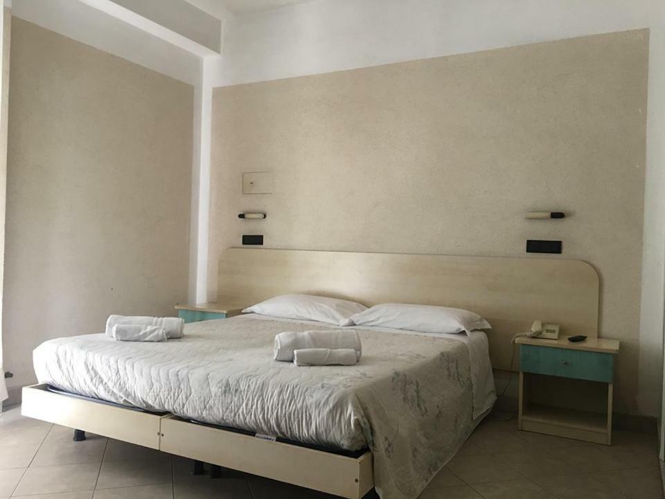 Hotel Saint Tropez Riccione Exterior foto